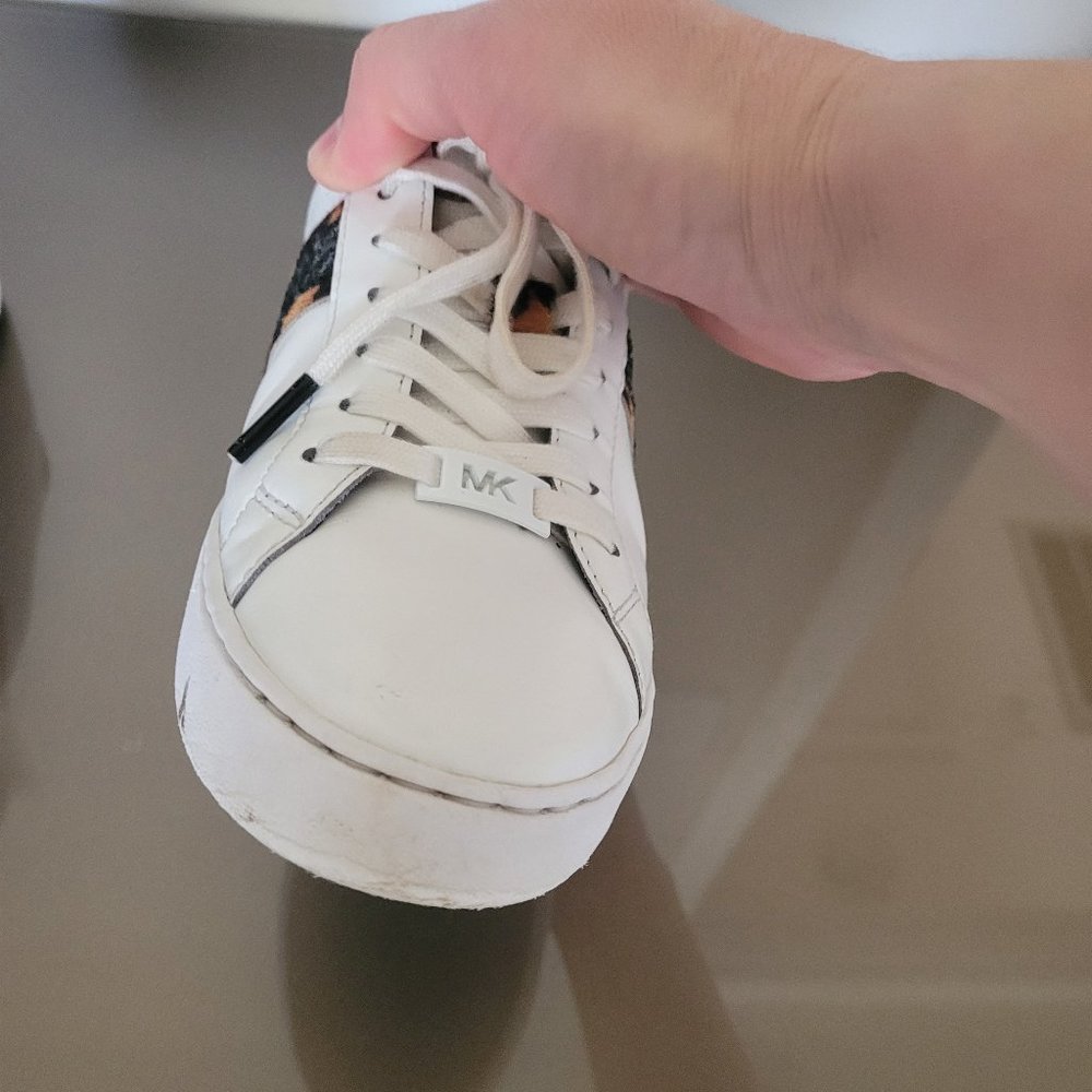 Michael Kors woman 7.5  sneakers - Picture 4 of 14